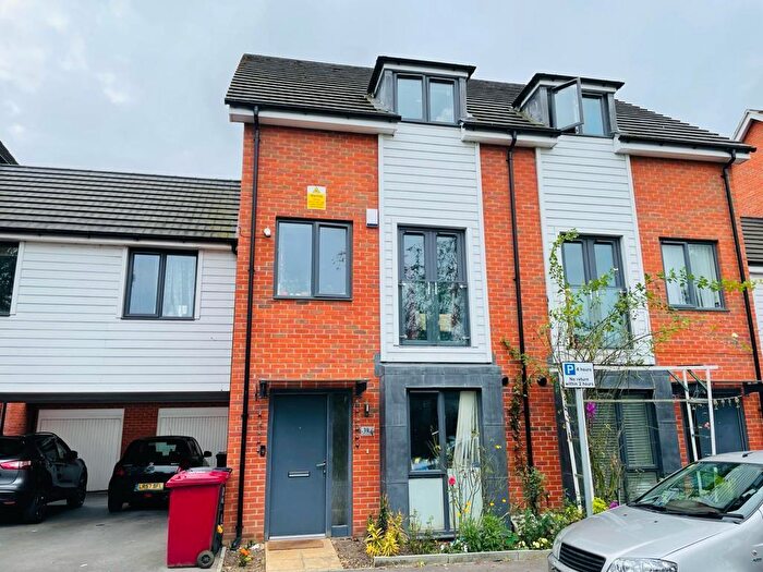 5 Bedroom Semi-Detached House To Rent In Robert Parker Road, Reading, RG1