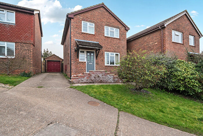 4 Bedroom Detached House For Sale In Broke Court, Guildford, GU4