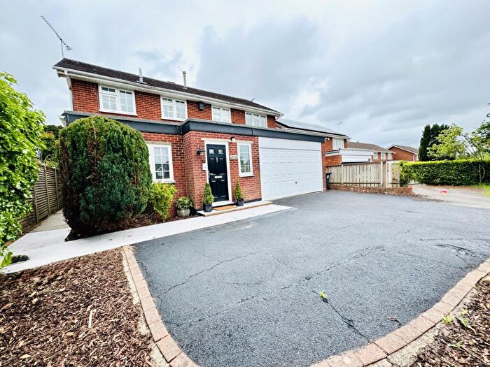 4 Bedroom Detached House For Sale In Bracknell Lane, Hartley Wintney, RG27