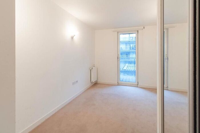 1 Bedroom Flat For Sale In Cardinal Building, Station Approach, Hayes, UB3
