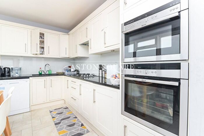 4 Bedroom Flat To Rent In Sneath Avenue, London, NW11