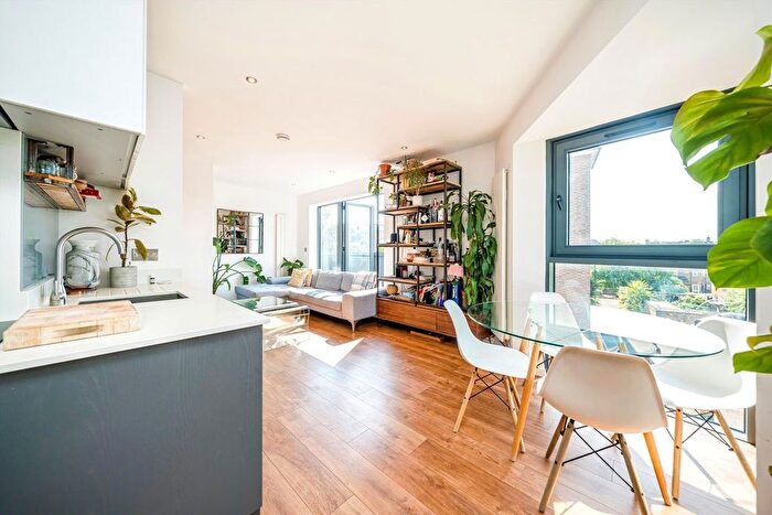 2 Bedroom Flat To Rent In Comet Street, Deptford, SE8