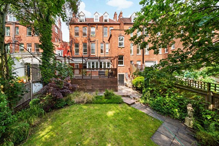 4 Bedroom Apartment For Sale In Lindfield Gardens, Hampstead, London, NW3