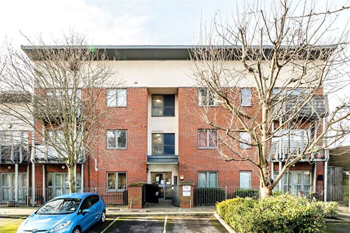 2 Bedroom Flat To Rent In Heathstan Road, London, W12