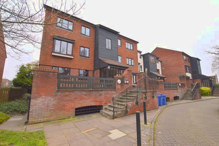 1 Bedroom Flat To Rent In Oakdene Close, Hatch End, Pinner HA5