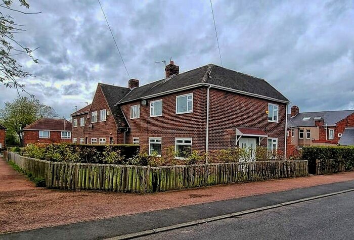3 Bedroom Semi-Detached House To Rent In Woodgate Gardens, Bill Quay, NE10