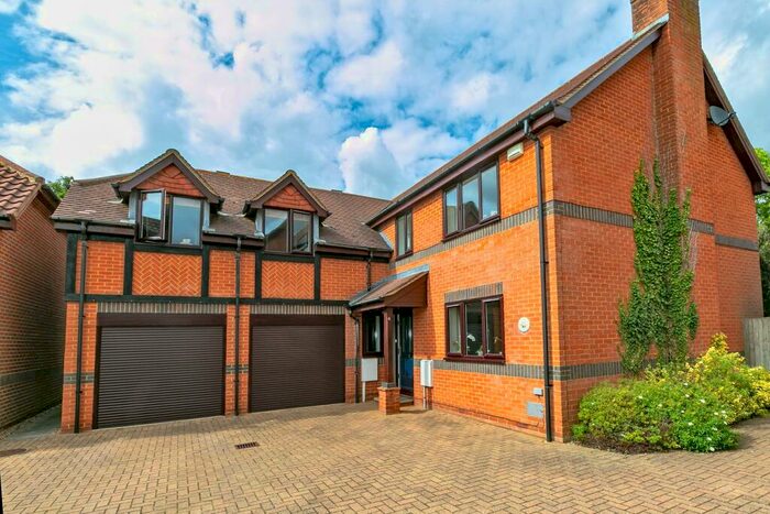 4 Bedroom Detached House To Rent In Walton Road, Middleton, Milton Keynes, MK10
