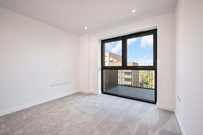 2 Bedroom Flat To Rent In Anax Street London, N4