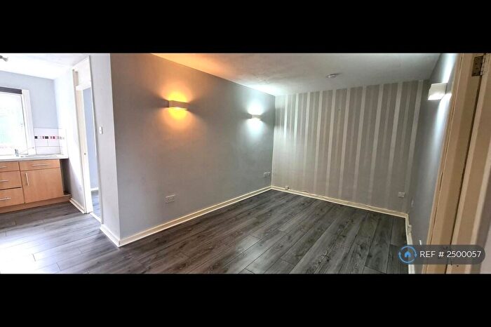 2 Bedroom Flat To Rent In Banner Road, Glasgow, G13