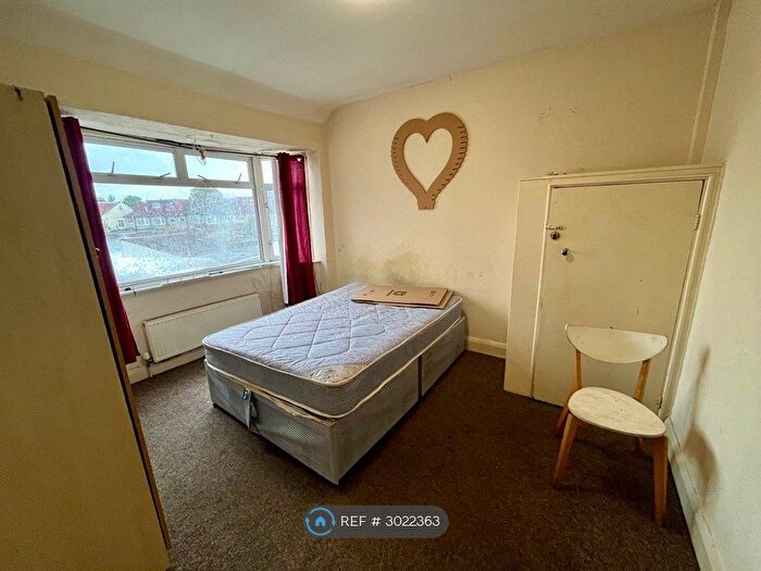 2 Bedroom Flat To Rent In Somerset Road, Southall, UB1