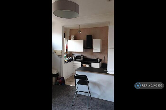 3 Bedroom Terraced House To Rent In Beechwood Mount, Leeds, LS4