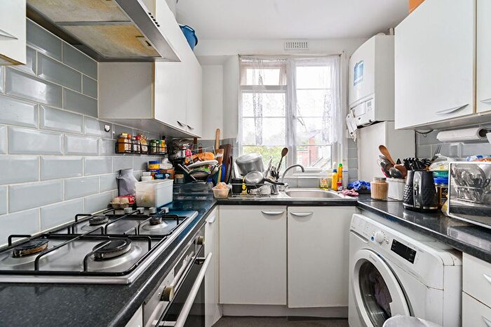 2 Bedroom Flat For Sale In Verdant Lane, Catford, London, SE6