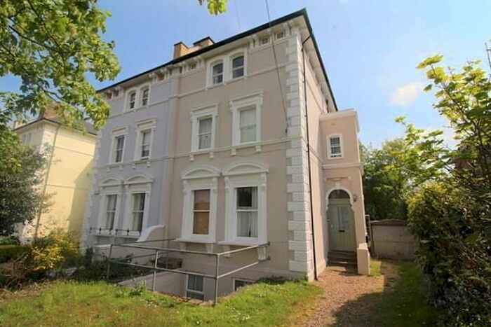 2 Bedroom Flat To Rent In St. Johns Road, Sevenoaks TN13