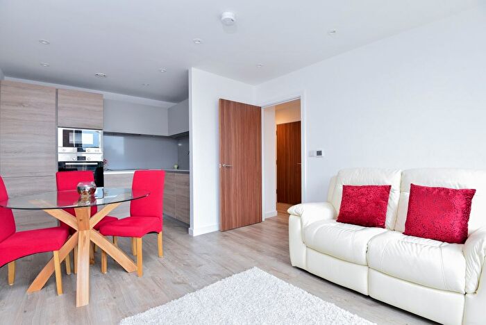 2 Bedroom Flat To Rent In Tooting High Street, Tooting, London, SW17