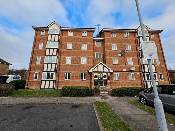 2 Bedroom Flat To Rent In Chandlers Drive, Erith, DA8