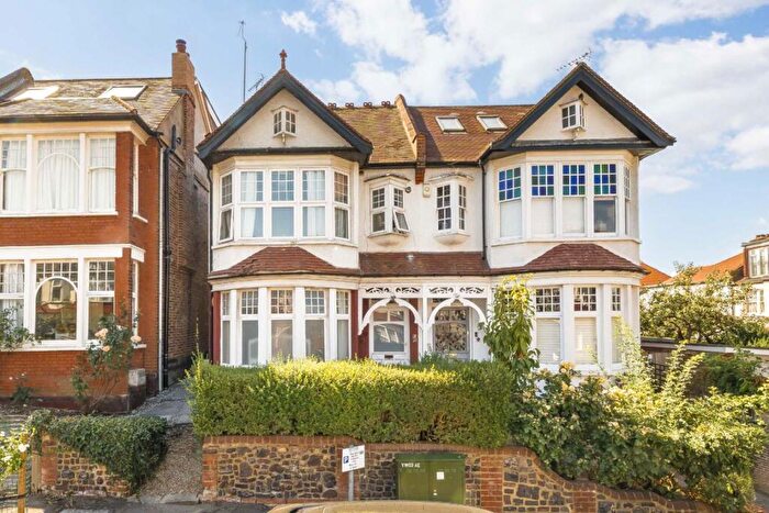 2 Bedroom Flat For Sale In Avondale Avenue, Finchley, N12