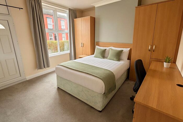 4 Bedroom House To Rent In Clough Road, Sheffield, S1