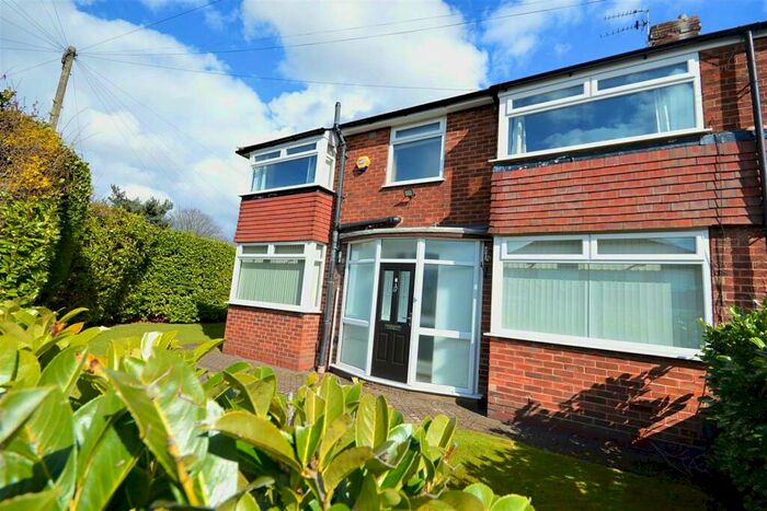 4 Bedroom Semi-Detached House To Rent In Shrewsbury Road, Sale, M33