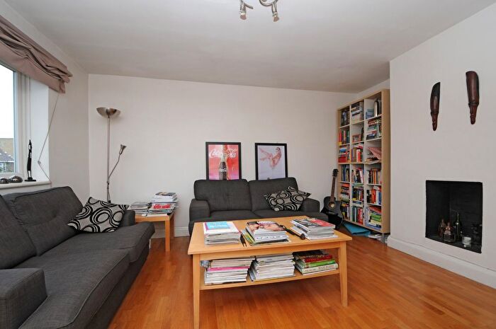 2 Bedroom Flat To Rent In Cliveden Road, Wimbledon, London, SW19
