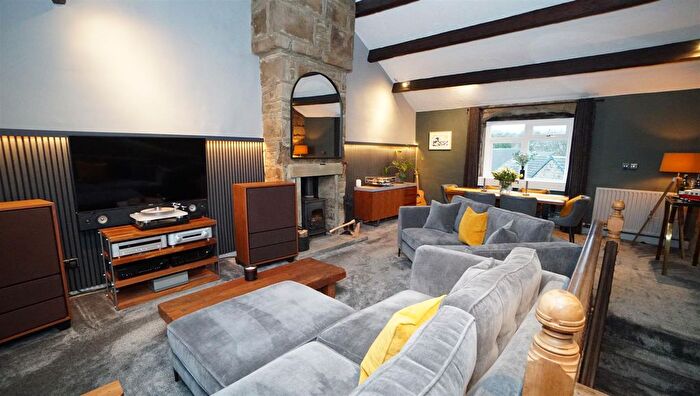 2 Bedroom Terraced House For Sale In Thackley Road, Thackley, Bradford, BD10