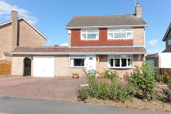 3 Bedroom Detached House For Sale In Byfield Drive, Wigston, LE18