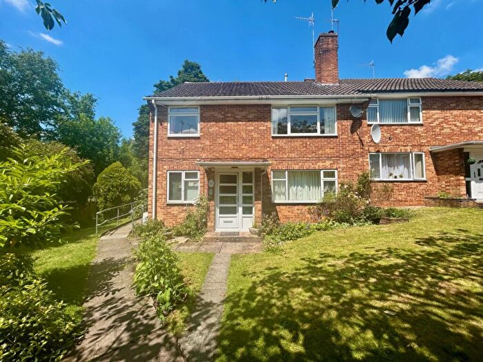 2 Bedroom Maisonette To Rent In Westbeech Court, Banbury, OX16