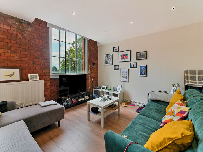 2 Bedroom Apartment To Rent In Dove Road, Islington London, N1