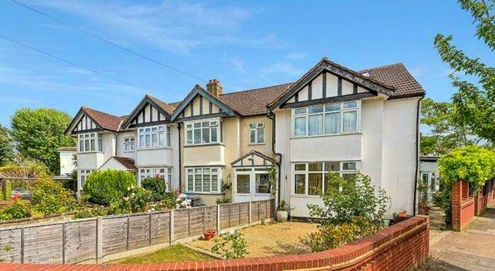 2 Bedroom Semi-Detached Bungalow To Rent In Surbiton, Surrey, KT6