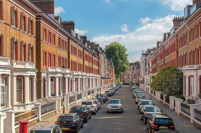 2 Bedroom Flat To Rent In Roland Gardens, London, SW7