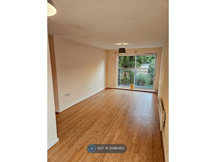 2 Bedroom Flat To Rent In Mercia Court, London, SE22
