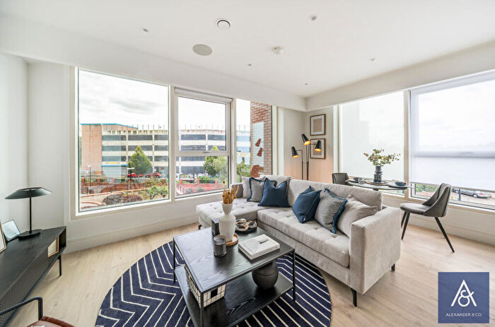 1 Bedroom Flat To Rent In Virginia House, Walton Street, HP21