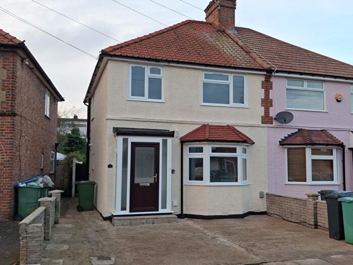 3 Bedroom Semi Detached House For Sale In North Watford, WD24