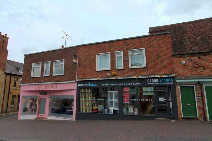 2 Bedroom Flat To Rent In High Street, Newport Pagnell, Buckinghamshire, MK16