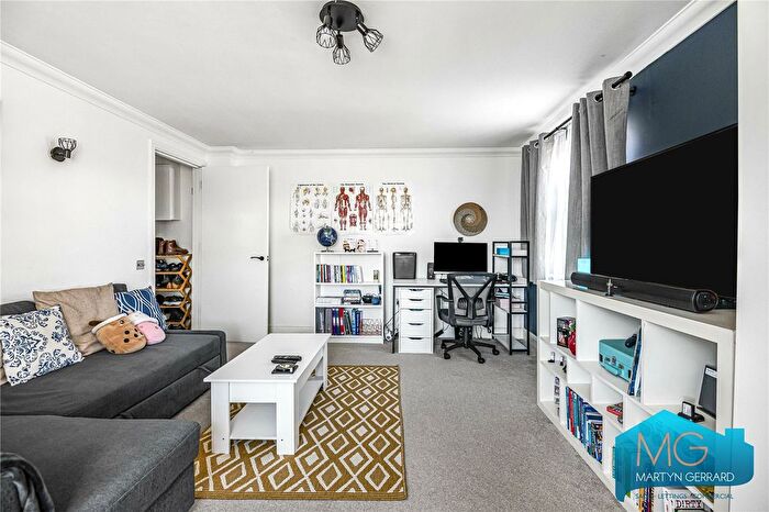 1 Bedroom Flat For Sale In Green Lanes, London, N21