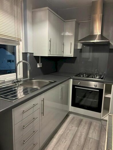 2 Bedroom Flat To Rent In Moss Lane West, Manchester, M15