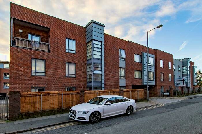 2 Bedroom Flat To Rent In Carlett View, Liverpool, L19