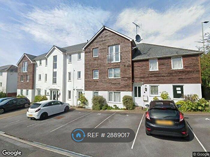 1 Bedroom Flat To Rent In Pineway House, Newton Abbot, TQ12