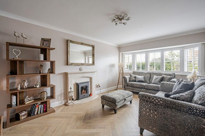 4 Bedroom Detached House For Sale In Gardiners Lane North, Billericay, CM11