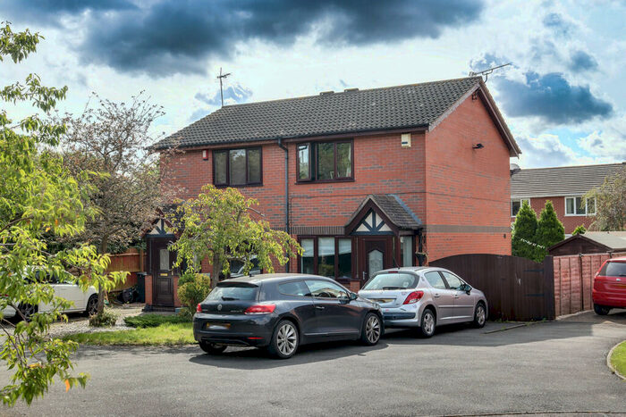 2 Bedroom Semi-Detached House To Rent In Kilmarie Close, Hinckley, LE10