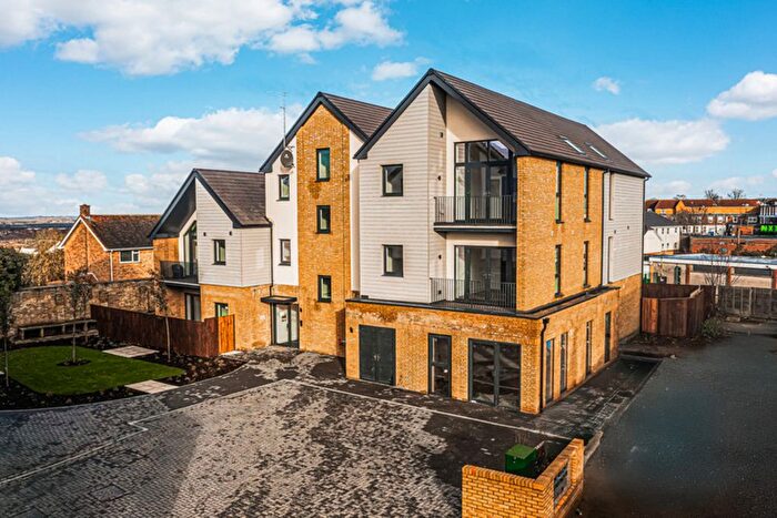 2 Bedroom Flat To Rent In High Street, Rayleigh, SS6