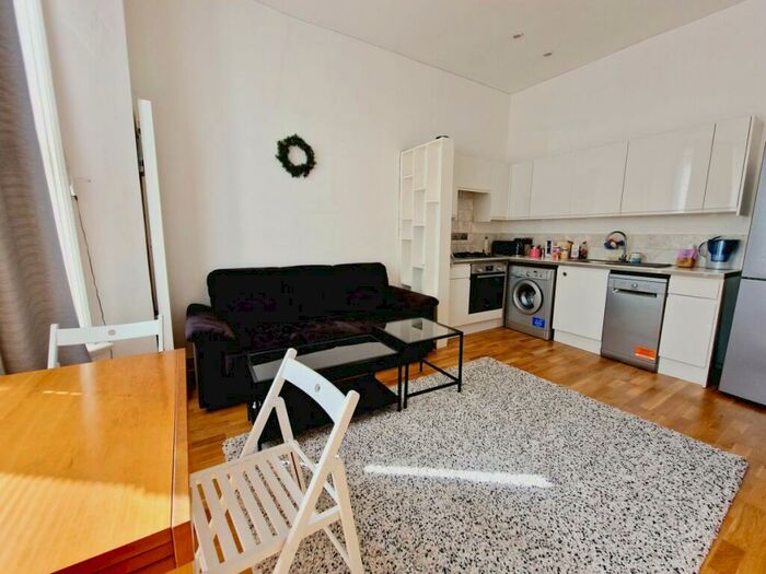 2 Bedroom Flat To Rent In Hartham Road, Holloway, N7