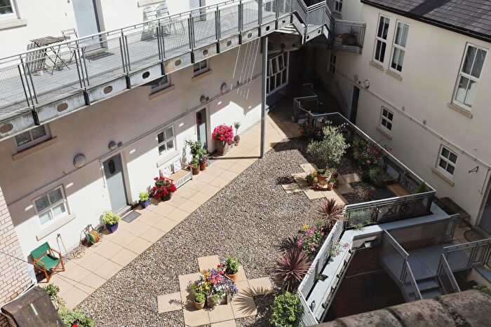 2 Bedroom Flat For Sale In Pinstone Street, Sheffield, South Yorkshire, S1
