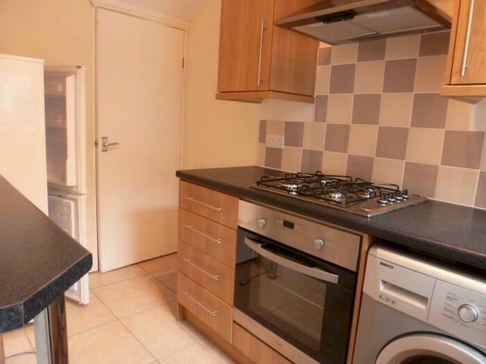 2 Bedroom House To Rent In Harold Grove, Leeds, LS6
