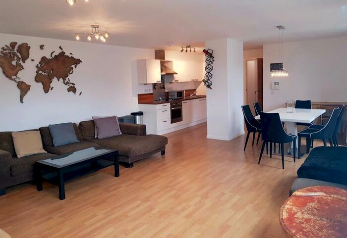 3 Bedroom Flat To Rent In Mann Island, Liverpool, L3