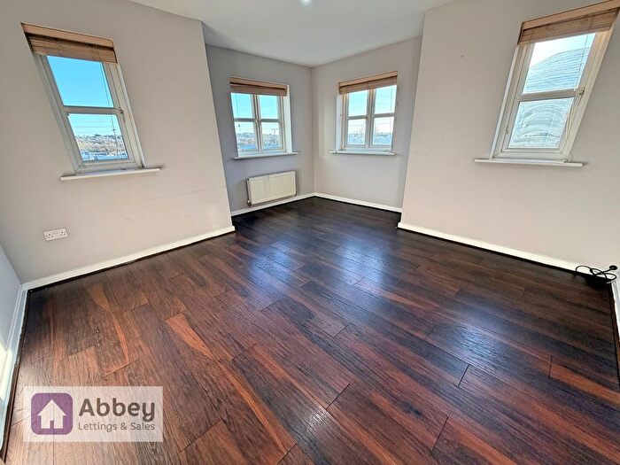 2 Bedroom Flat To Rent In Watergate Court, Leicester, LE3