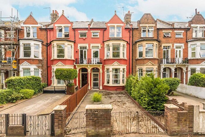2 Bedroom Flat To Rent In Poynders Road, Clapham South, SW4