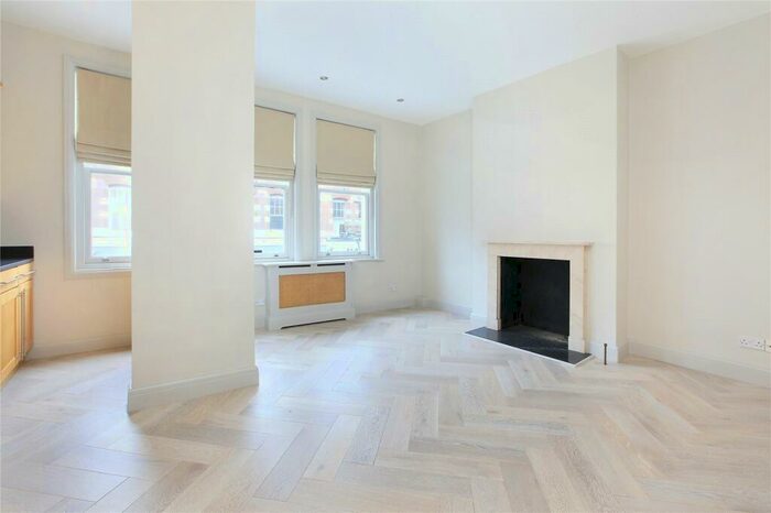 2 Bedroom Flat To Rent In St John's Road, Battersea, London, SW11