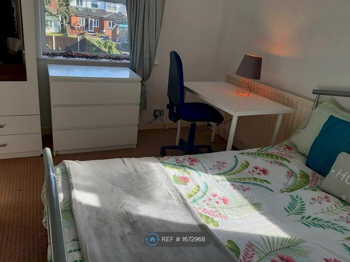 5 Bedroom Semi-Detached House To Rent In Chestnut Way, Wolverhampton, WV3