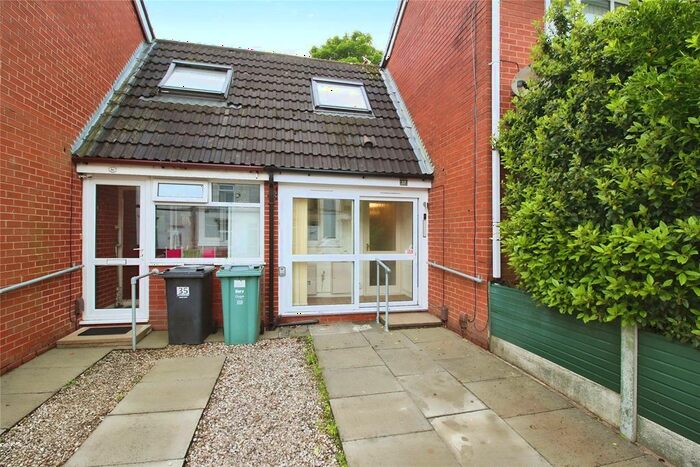 1 Bedroom Detached House For Sale In Lever Street, Radcliffe, Manchester, Greater Manchester, M26