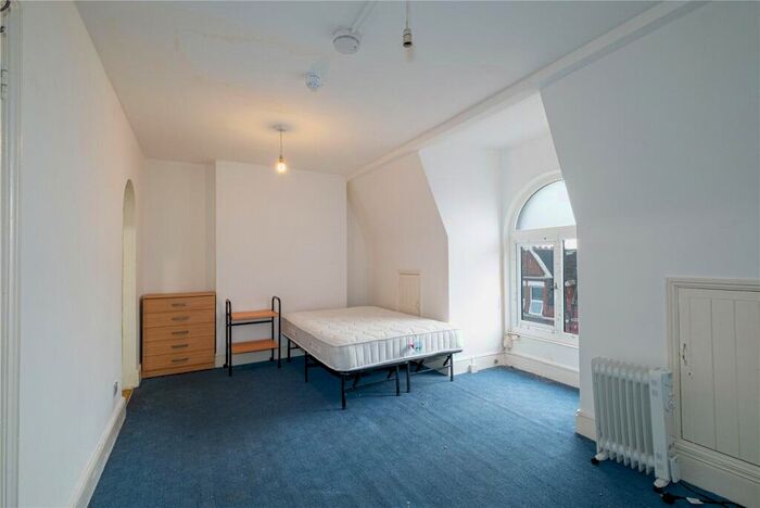 Apartment To Rent In Topsfield Parade, Tottenham Lane, Crouch End, London, N8